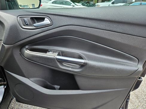 Used 2017 Ford Escape SE image 38