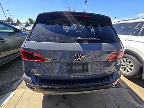 Used 2024 Volkswagen Taos SE w/ Panoramic Sunroof Package AWD/4WD image 17