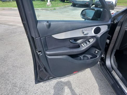 Used 2021 Mercedes-Benz GLC 300 image 11