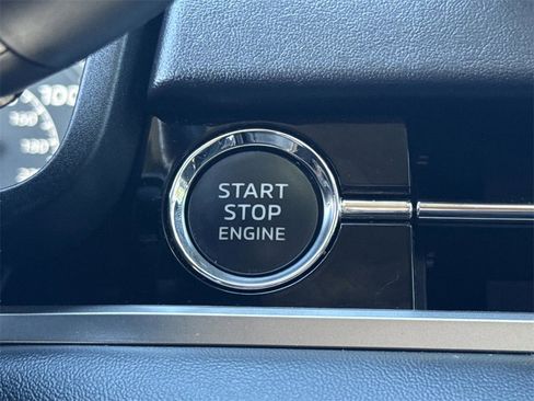 Used 2024 Mitsubishi Outlander SE image 41