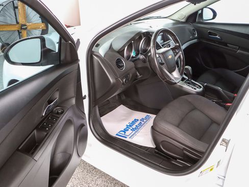 Used 2014 Chevrolet Cruze LT image 3