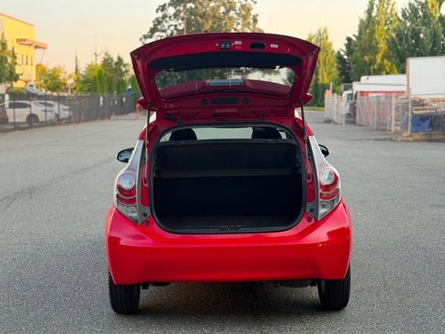 Used 2014 Toyota Prius C Three FWD image 8