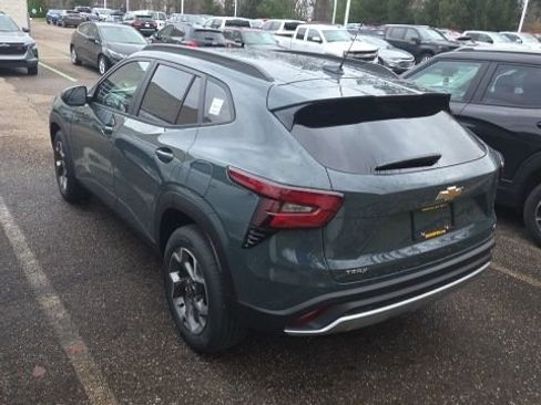 New 2026 Chevrolet Trax LT w/ Sunroof Package image 3