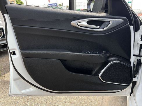 Used 2023 Alfa Romeo Giulia Veloce image 12