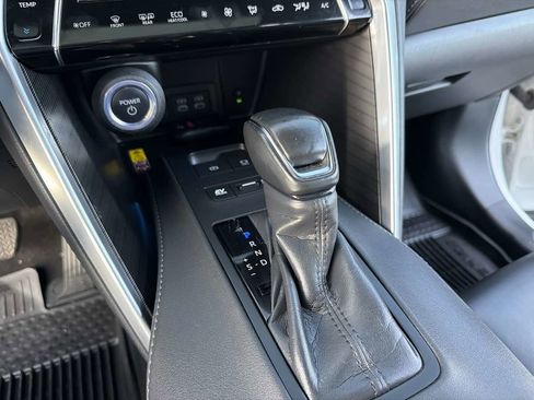 Used 2024 Toyota Venza Nightshade image 31