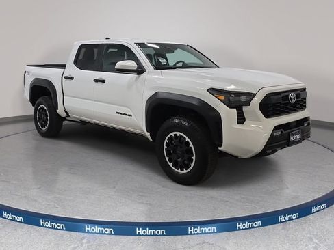 Certified 2024 Toyota Tacoma TRD Off-Road AWD/4WD image 3