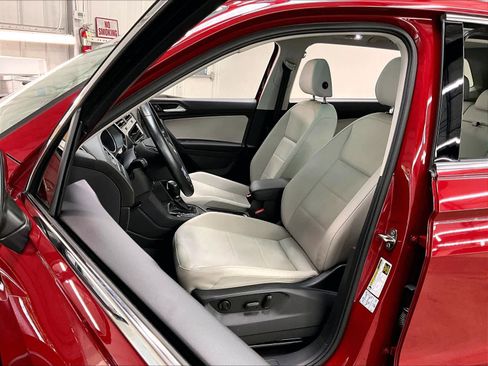 Used 2019 Volkswagen Tiguan SE w/ Panoramic Sunroof Package image 27