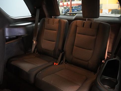 Used 2018 Ford Explorer XLT image 19