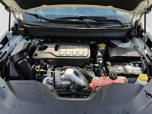 Used 2020 Jeep Cherokee Limited image 9