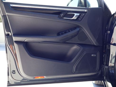 Certified 2024 Porsche Macan AWD/4WD image 14