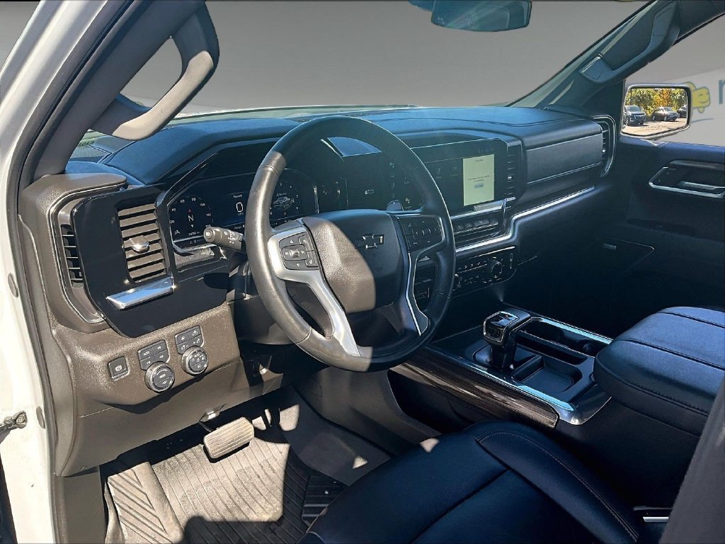 Used 2025 Chevrolet Silverado 1500 RST AWD/4WD image 8