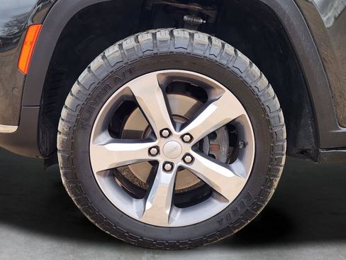 Used 2022 Jeep Grand Cherokee L Limited w/ Luxury Tech Group II image 18