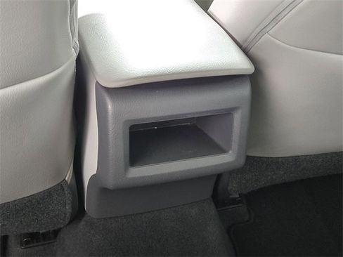 Used 2018 Toyota Camry SE image 15