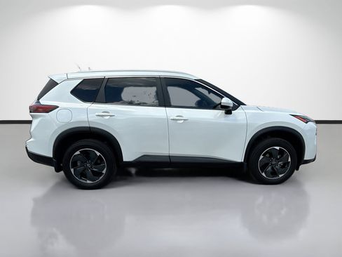 Used 2025 Nissan Rogue SV w/ SV Premium Package FWD image 2