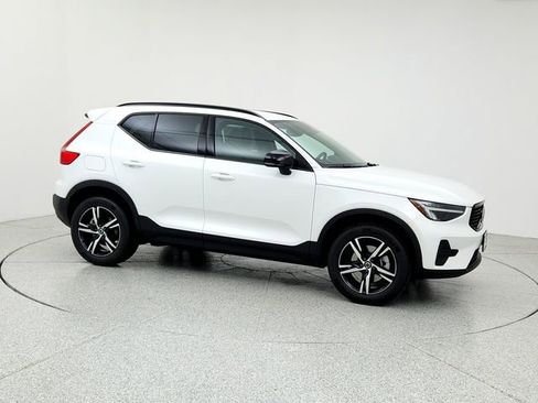 New 2026 Volvo XC40 B5 Core w/ Climate Package image 3
