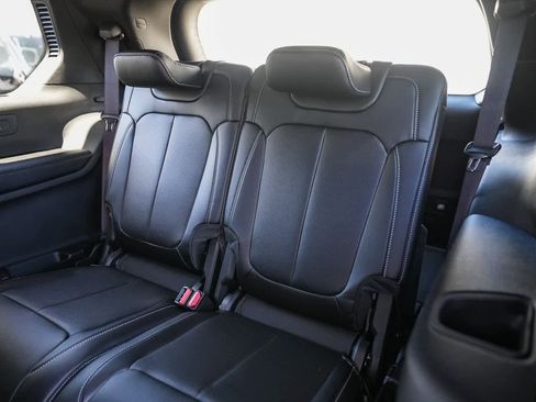 New 2025 Jeep Grand Cherokee L Limited w/ Luxury Tech Group II image 26