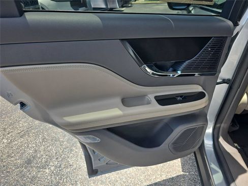 Certified 2022 Lincoln Corsair FWD w/ Equipment Group 101A image 11
