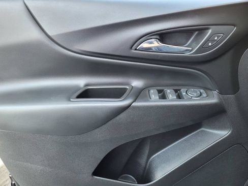 Used 2018 Chevrolet Equinox LT FWD image 22
