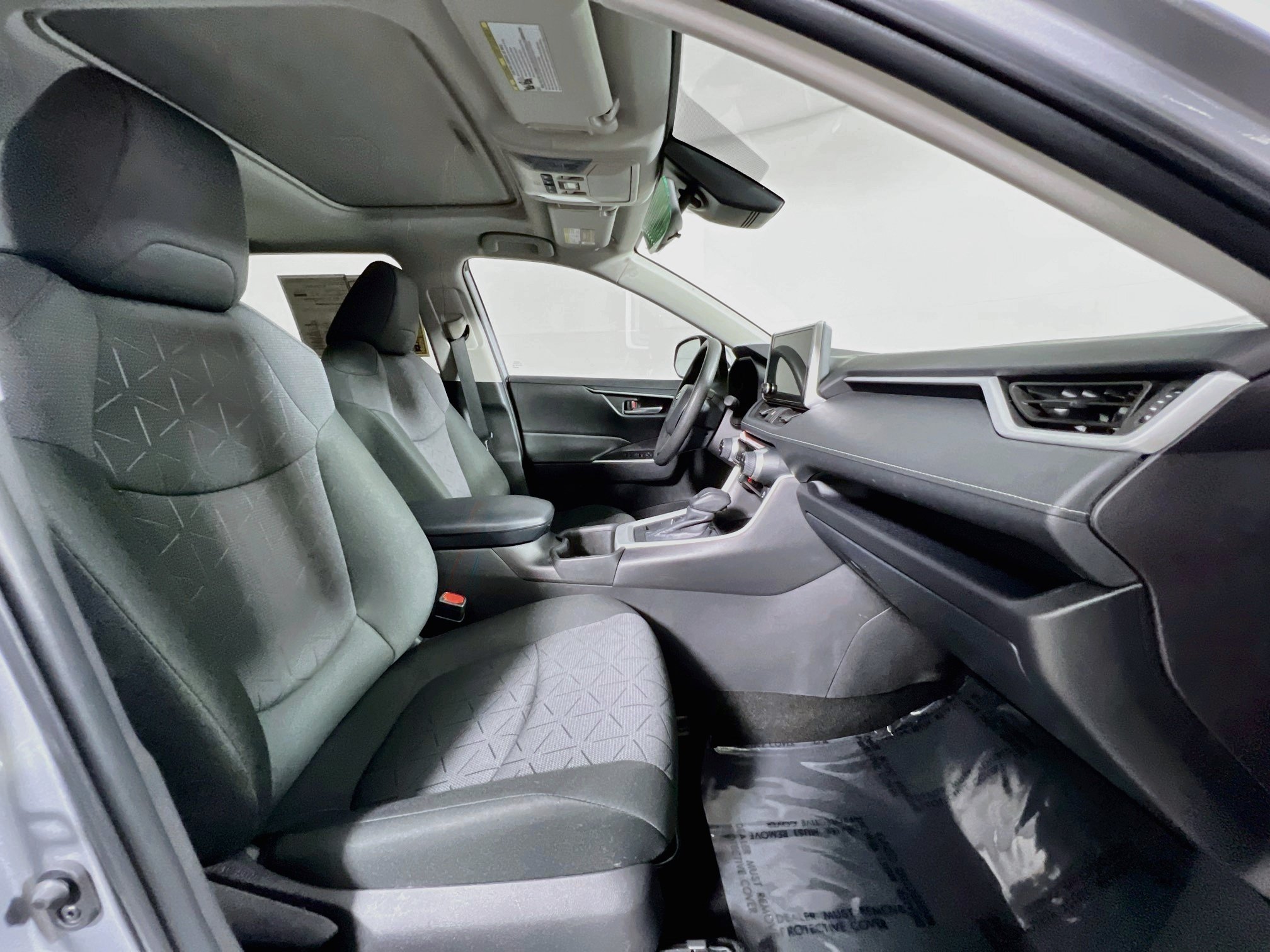 Used 2025 Toyota RAV4 XLE w/ Convenience Package FWD image 31