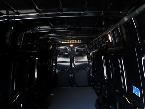 Used 2024 Mercedes-Benz Sprinter 2500 image 14