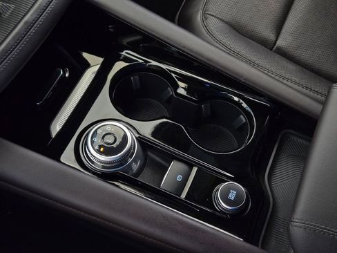 Used 2025 Ford Explorer Platinum w/ LUX Leather Package image 19