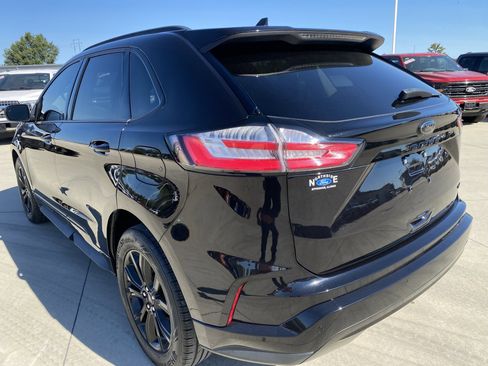 Used 2022 Ford Edge SE w/ Black Appearance Package image 8