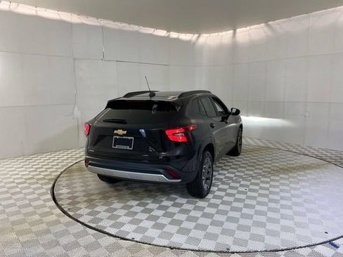 Used 2024 Chevrolet Trax LT w/ Driver Confidence Package FWD image 17