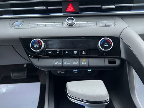 Certified 2024 Hyundai Elantra SEL image 21