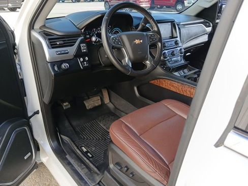 Used 2019 Chevrolet Suburban Premier w/ Premier Plus Edition RWD image 61