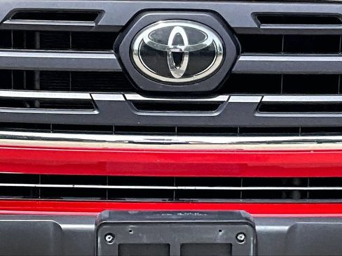 Used 2019 Toyota Tacoma SR5 AWD/4WD image 12