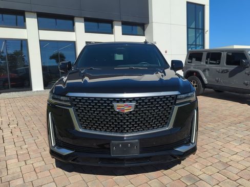 Used 2023 Cadillac Escalade ESV Premium Luxury image 2