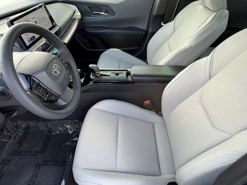 Used 2025 Toyota Prius Limited image 5