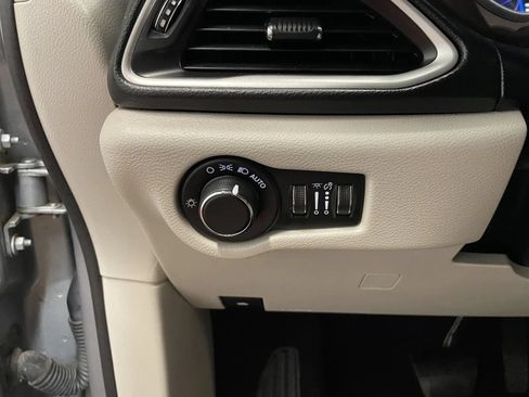 Used 2021 Chrysler Voyager Lxi FWD image 24
