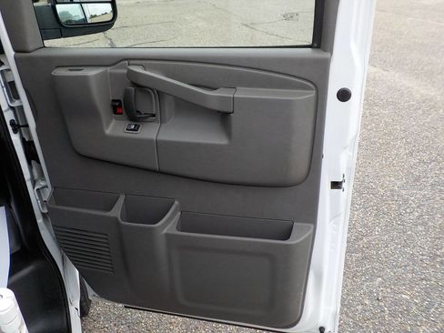 Used 2020 Chevrolet Express 2500 w/ Driver Convenience Package image 27