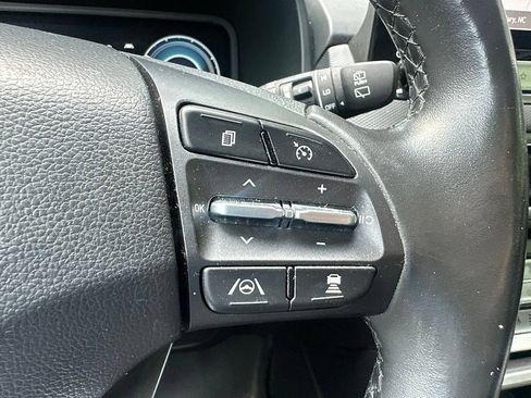 Used 2023 Hyundai Kona Limited FWD image 9