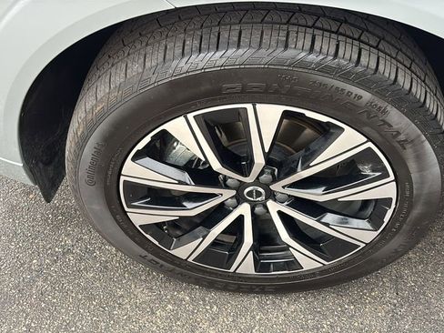 Used 2024 Volvo XC60 B5 Plus w/ Protection Package Premier AWD/4WD image 32