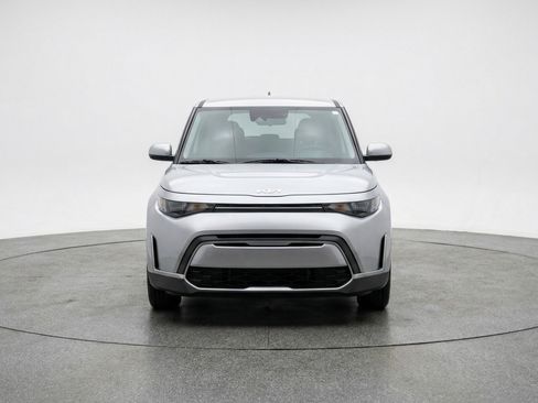 Used 2025 Kia Soul LX w/ LX Technology Package image 2