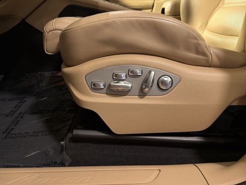 Used 2021 Porsche Macan AWD/4WD image 30