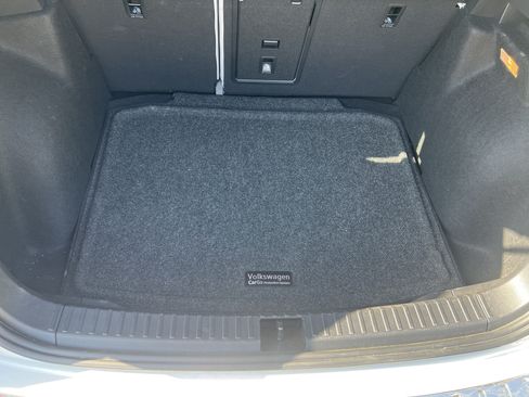 Used 2023 Volkswagen Taos SE w/ Panoramic Sunroof Package FWD image 29