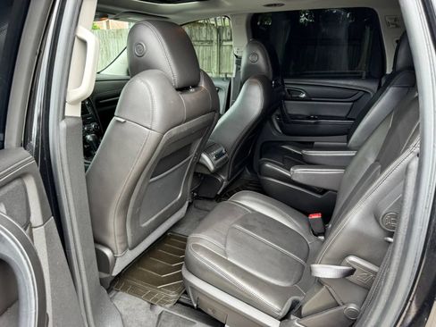 Used 2017 Chevrolet Traverse LT FWD image 19