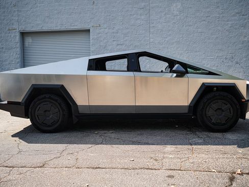 Used 2025 Tesla Cybertruck AWD Crew Cab image 17