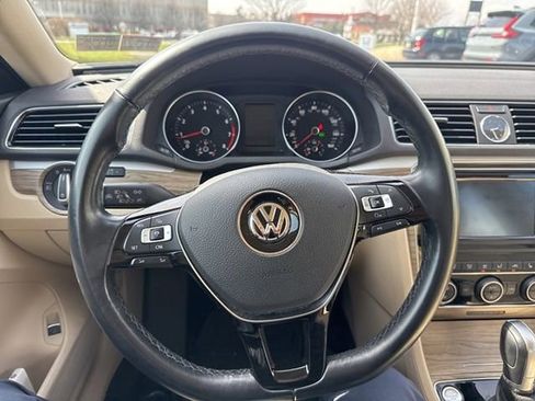 Used 2017 Volkswagen Passat 1.8T SEL Premium image 19