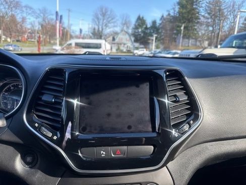 Used 2019 Jeep Cherokee Limited AWD/4WD image 30