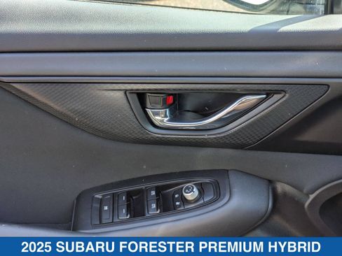 Used 2025 Subaru Forester Premium AWD/4WD image 13