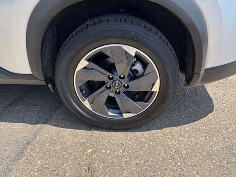 Used 2025 Nissan Rogue SV FWD image 32