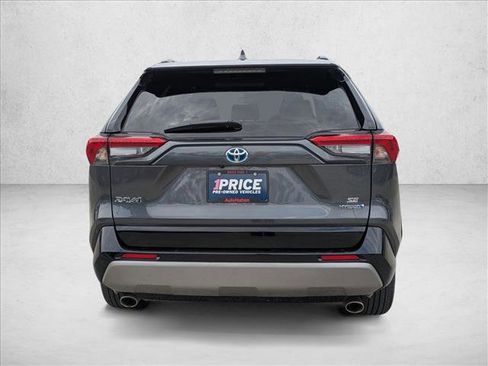 Used 2023 Toyota RAV4 SE image 6