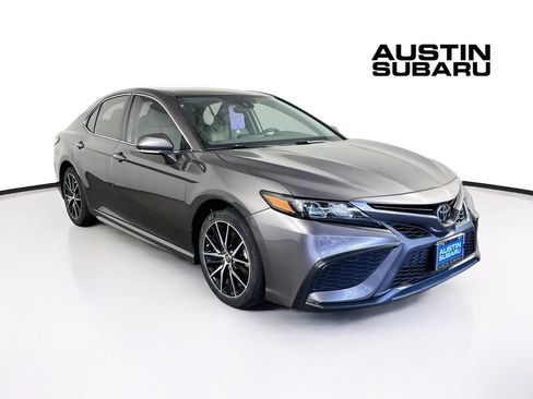 Used 2022 Toyota Camry SE FWD image 1