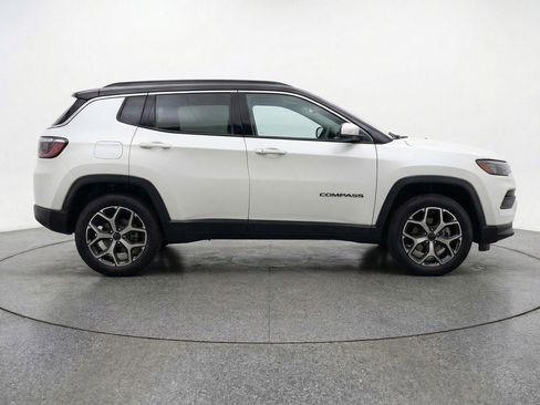 Used 2025 Jeep Compass Limited image 11
