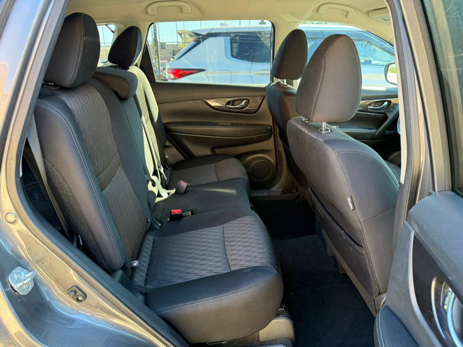 Used 2018 Nissan Rogue SV AWD/4WD image 10