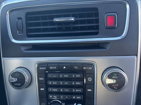 Used 2018 Volvo V60 T5 Dynamic w/ Vision Package image 34